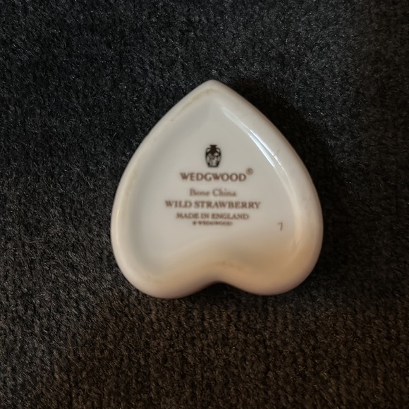 WILD STRAWBERRY TRINKET BOX - Picture 3 of 3